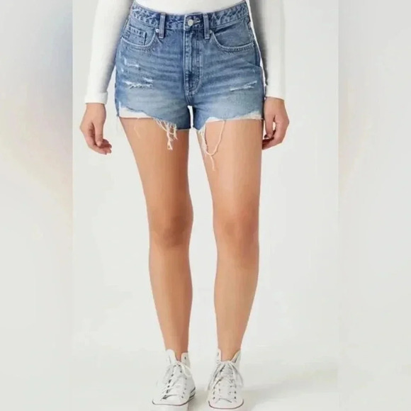 Boyfriend High Waisted Light Blue Washed Distressed Jean Shorts. Size 27 - Picture 8 of 9